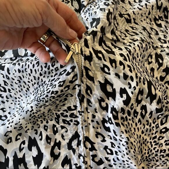 Chico's Zenergy Black and White Animal Print‎ Hooded Jacket - 8 - Picture 3 of 11